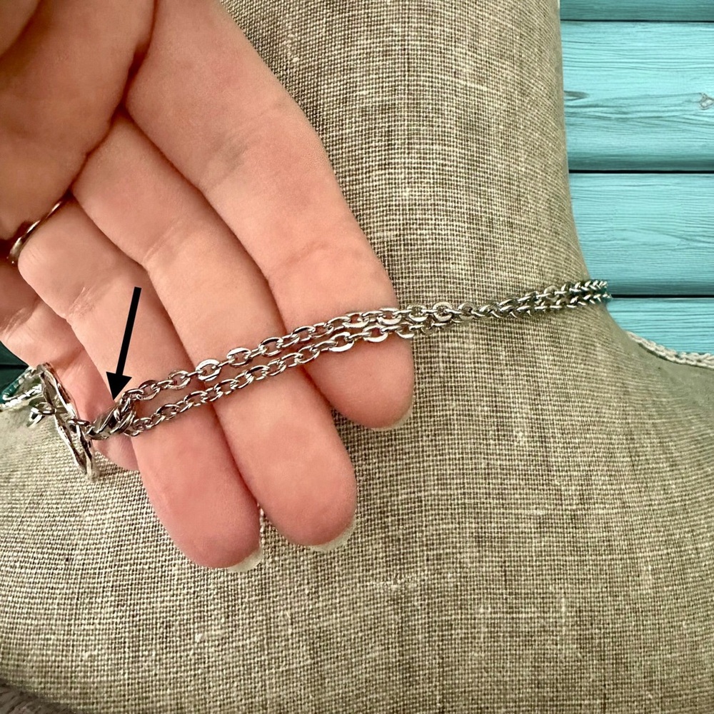 Elegant Silver and Gold Floral Necklace - Picture 8 of 9